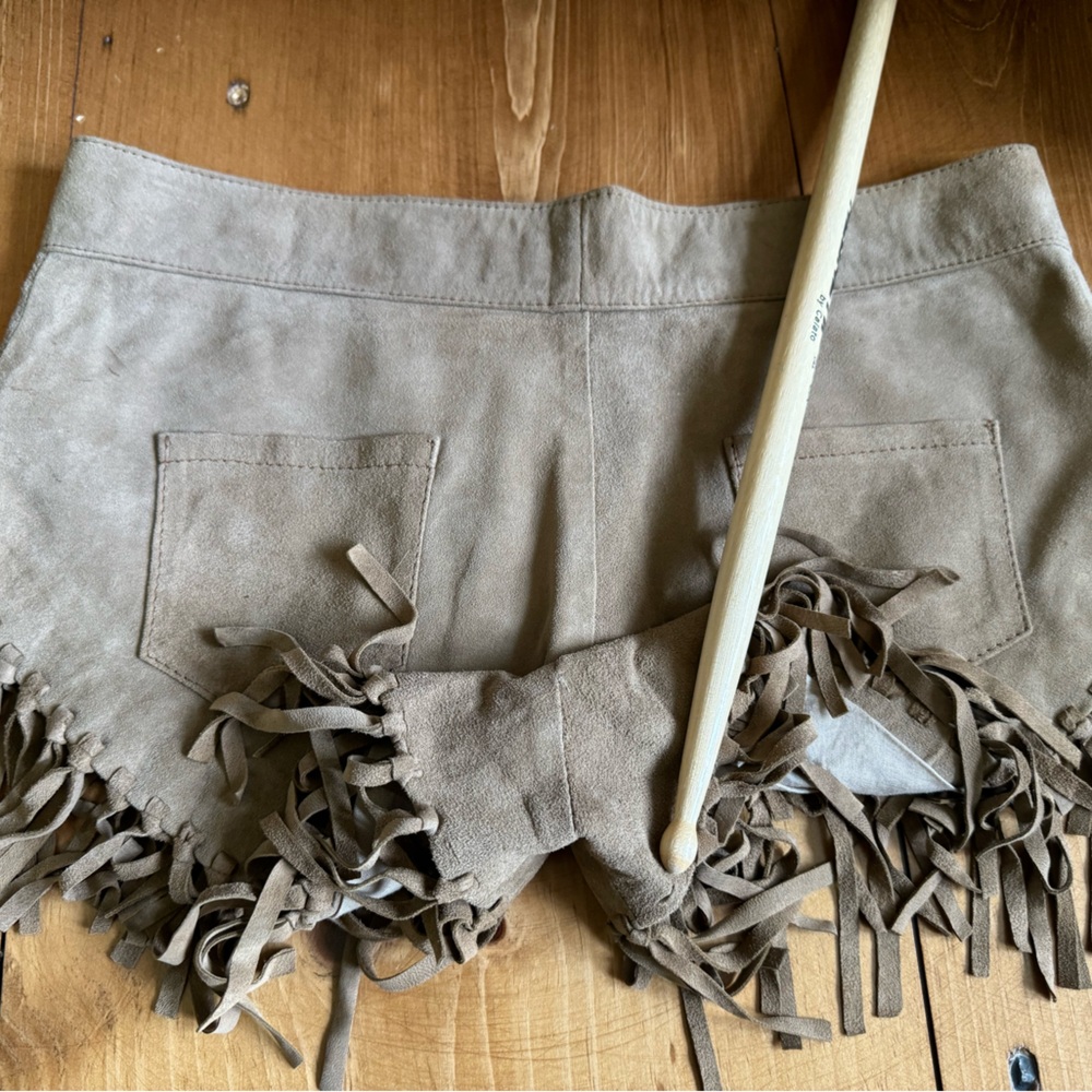 Rare Spell & The Gypsy Cowboy Dreams Suede Fringe Shorts Size 8 - Picture 14 of 16